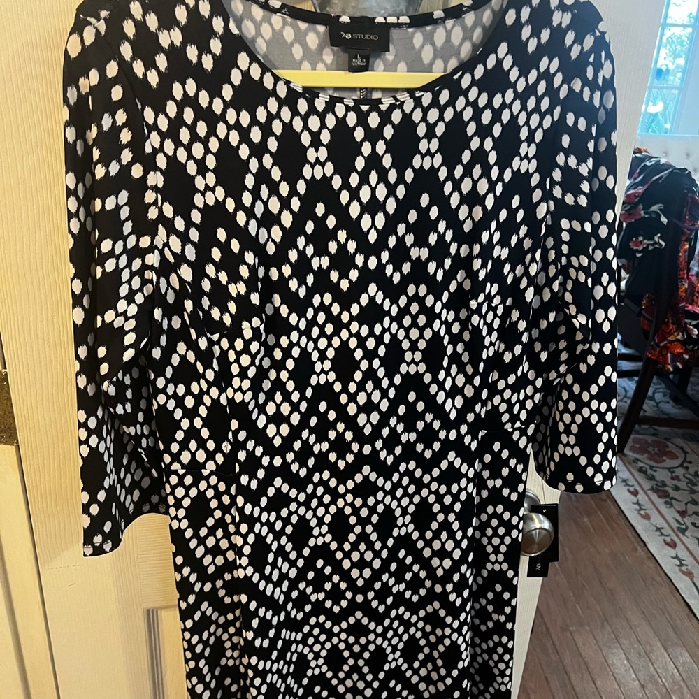 AB Studio Black and White Geometric Long Sleeve Dress